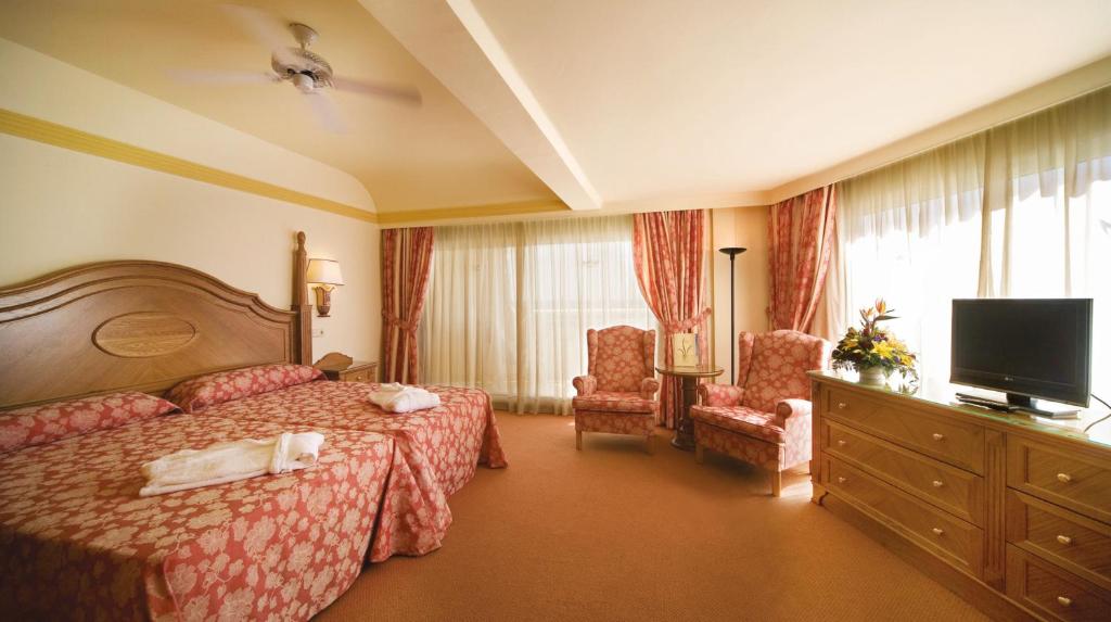 Riu Palace Tres Islas room interior